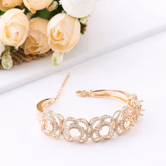 Catena di vita alla moda di lusso 5 fiori 10K / 14K / 18K Bracciale in oro giallo Moissanite 6,5 mm Rotondo Vvs Moissanite Gioielli personalizzati con diamanti